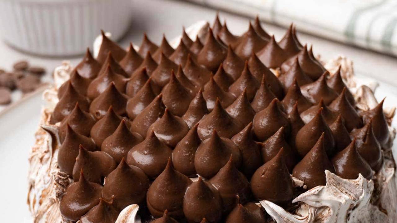 chocolate pavlova with chocolate kisses on top