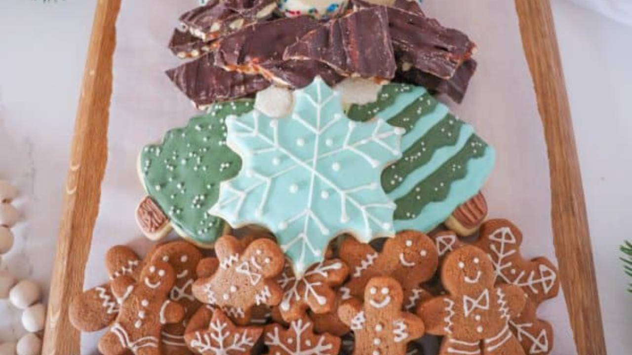 christmas tree shaped dessert charcuterie board