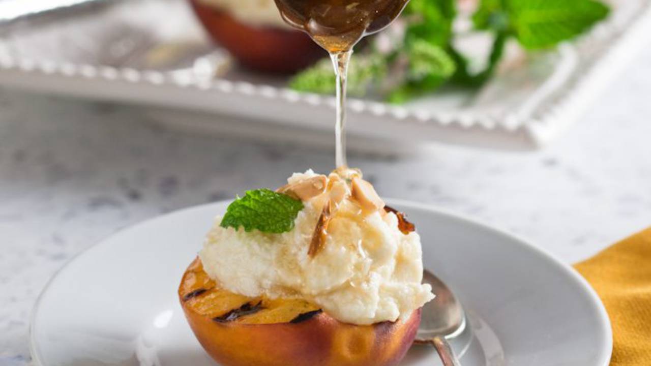 grilled peaches with mascarpone and honey on a plate