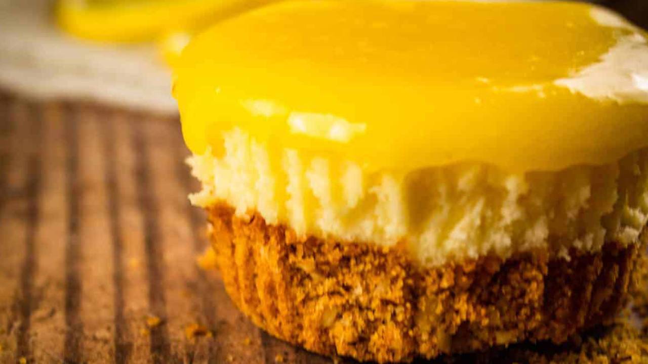 lemon curd mascarpone cheesecakes