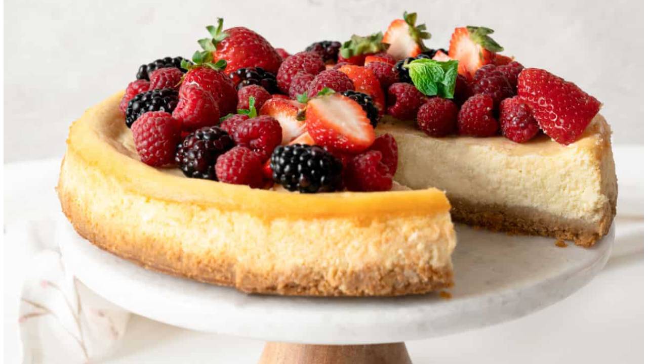 ricotta cheesecake with fruit