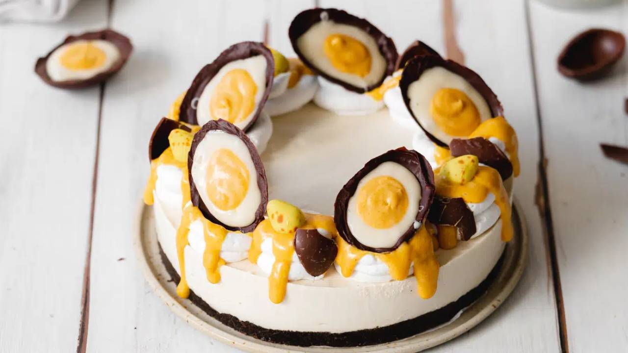 vegan creme egg cheesecake