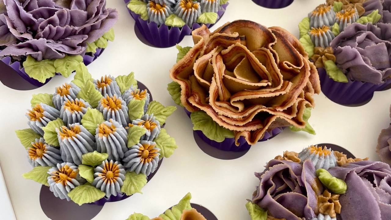 flower cupcakes from ruby red co