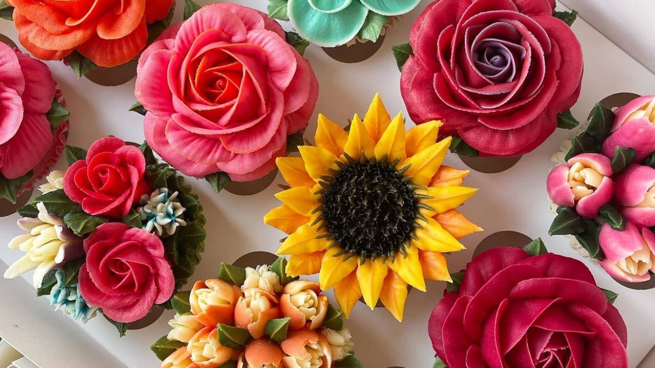 floral cupcakes from petals bakehouse in UK