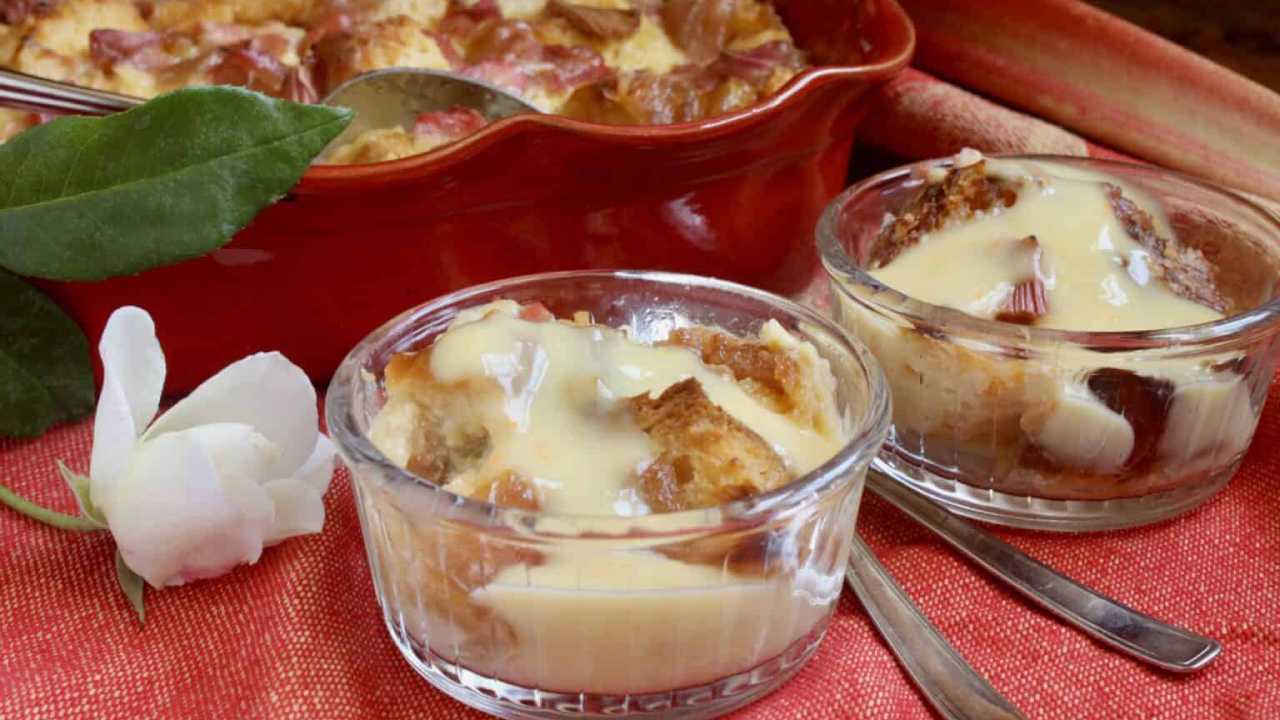 rhubarb bread pudding in cups