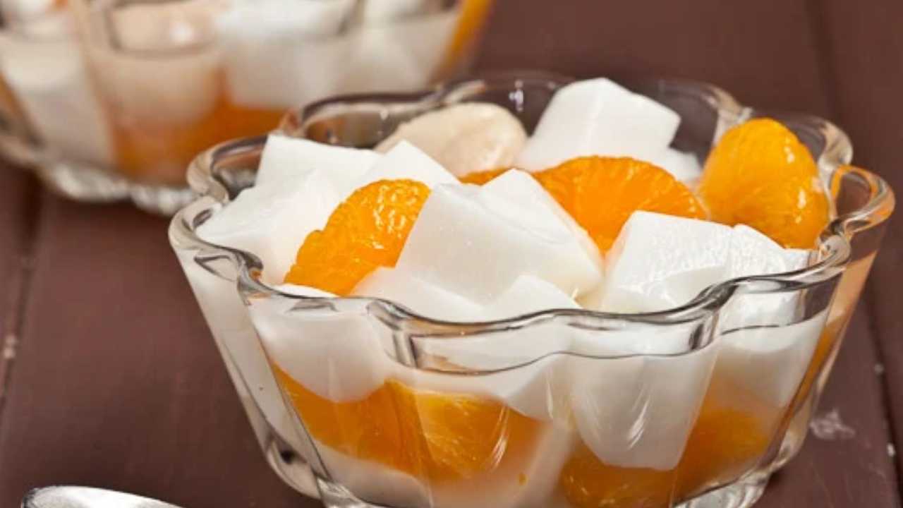 almond jello in a bowl with mandarin oranges