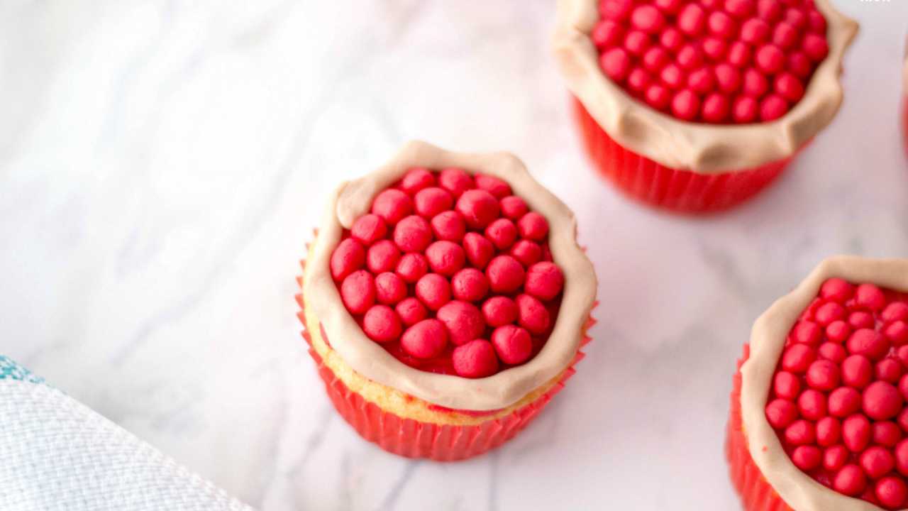 cupcakes that look like cherry pies