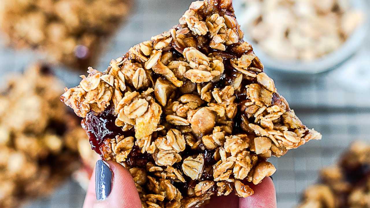 peanut butter and jelly oatmeal bars
