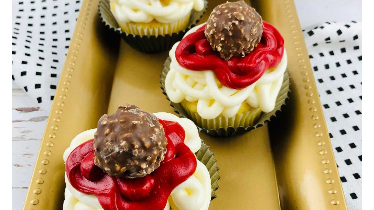 cupcakes that look like spaghetti and meatballs